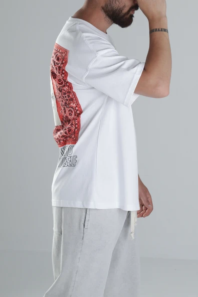 Halı Desenli Beyaz Tasarım T-Shirt - 4