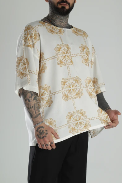 Sarı Nakış İşlemeli Oversize T-Shirt