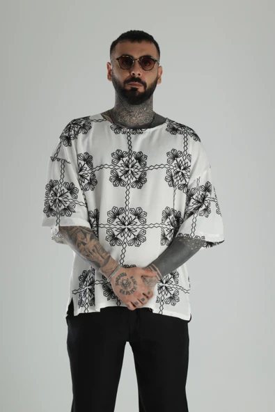 Siyah Nakış İşlemeli Oversize T-Shirt - 3