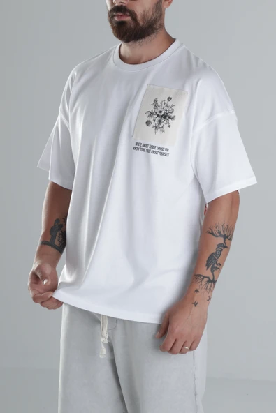 Halı Desenli Beyaz Tasarım T-Shirt