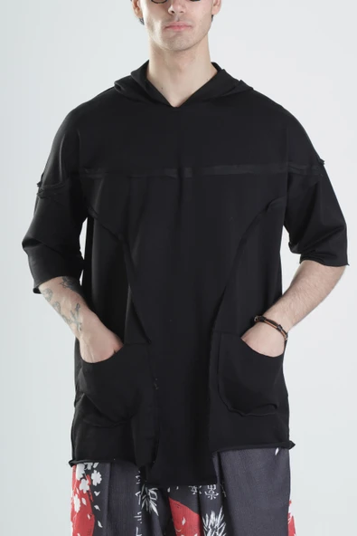 Avangard Siyah Kapüşonlu T-Shirt