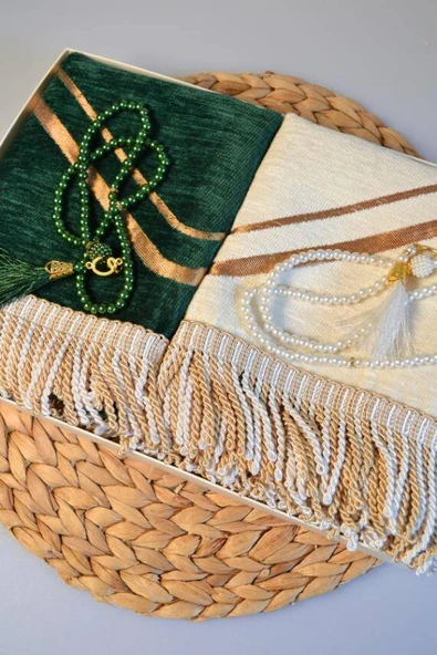 Çiftlere Özel Kalpli Kadife Eş Seccade ve İnci Tesbih Seti Yeşil – Vav Detaylı, Hediye Kutulu - Resim 2