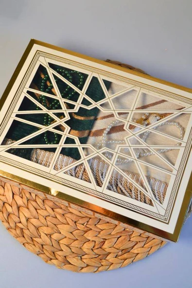 Çiftlere Özel Kalpli Kadife Eş Seccade ve İnci Tesbih Seti Yeşil – Vav Detaylı, Hediye Kutulu - Resim 8