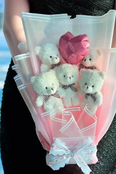 Premium Yumoş Beyaz Ayıcıklı, Kalp Balonlu Pembe Peluş Ayıcık Buketi - 4