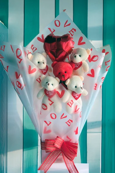 Premium Kalp Balonlu LOVE Temalı Kırmızı- Beyaz Peluş Ayıcık Buketi - 3
