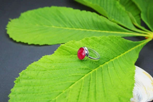 Yakut Taşlı Gümüş Sadem Yüzük