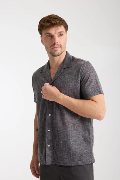 Siyah Erkek Kısa Kollu Yazlık Gömlek – Düğmeli, Açık Yaka, Rahat Kalıp - Resim 4