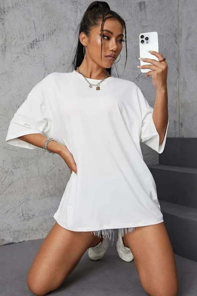 Kadın Beyaz  Oversize Kesim Bisiklet Yaka Oversize Tişört