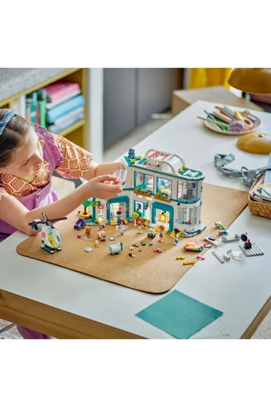 LEGO  Friends Heartlake City Hastanesi 42621 - Yaratıcı Oyuncak Yapım Seti (1045 Parça) - 2