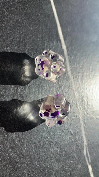 Şeffaf Epoksi Içinde Mor Renk Glitterli Kedi Köpek Pati Şekilli Küpe Gümüş Aksesuarlı El Yapımı - Resim 6