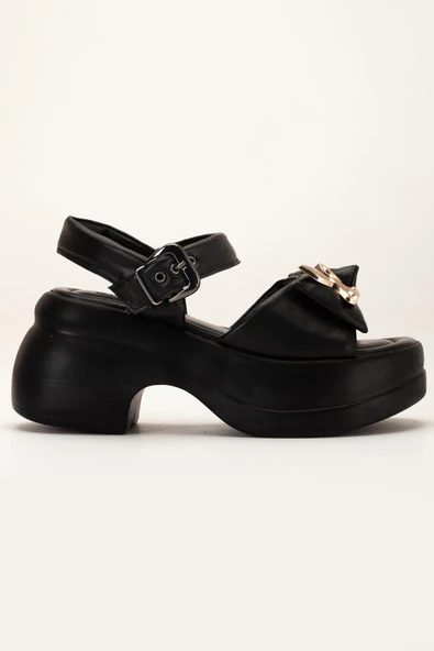 Kadın Dolgu Topuk Sandalet Siyah Baretli Tavşan Figürlü Tokalı - Resim 3