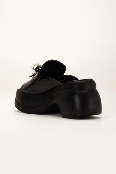 Kadın Dolgu Topuklu Terlik Siyah Rugan Tümyüz İnce Aksesuarlı - Resim 5