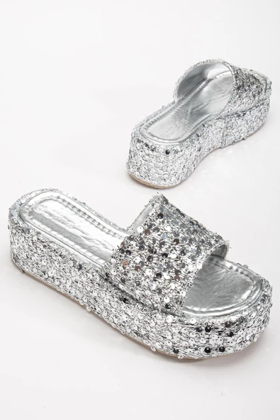 Kadın Dolgu Topuk Terlik Gümüş Pullu Kalın Tek Bant Kaplama Taban ürün görseli