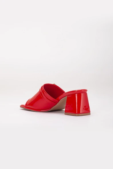 Büyük Beden Kadın Topuklu Terlik Kırmızı Rugan Yüzlü Taşlı Tokalı - Resim 5