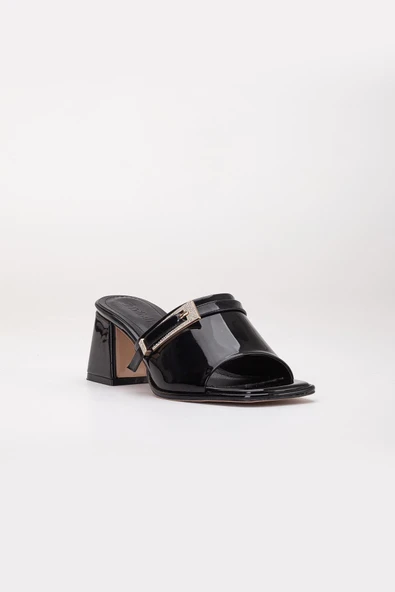 Büyük Beden Kadın Topuklu Terlik Siyah Rugan Yüzlü Taşlı Tokalı - Resim 4