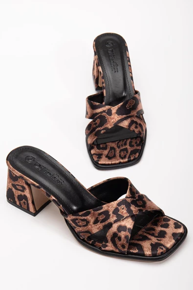 Büyük Beden Kadın Topuklu Terlik Leopar Saten Çapraz Bantlı Kısa Topuklu ürün görseli