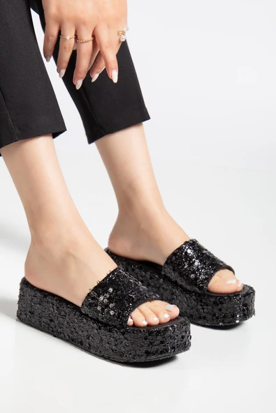 Kadın Dolgu Topuk Terlik Siyah Pullu Kalın Tek Bant Kaplama Taban - Resim 2