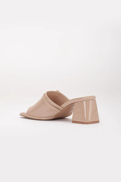 Büyük Beden Kadın Topuklu Terlik Nude Rugan Yüzlü Taşlı Tokalı - Resim 5