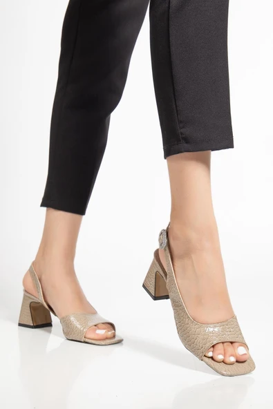 Kadın Topuklu Sandalet Ayakkabı Vizon Rugan Kroko Baskılı Tan Taşlı Tokalı - 2