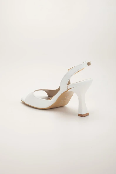 Kadı Topuklu Sandalet Ayakkabı Beyaz Cilt Yan Büyük Tokalı - 5