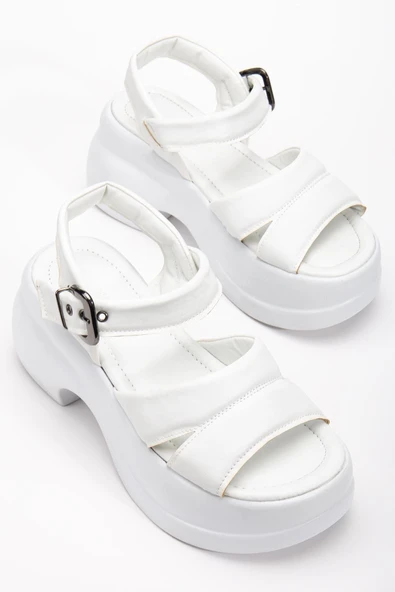 Kadın Dolgu Topuk Sandalet Beyaz 2 Kalın Bantlı cilt ürün görseli