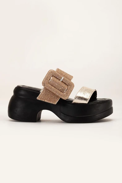 Kadın Dolgu Topuklu Terlik Gold 2 Bantlı Kare Taş Tokalı - Resim 6