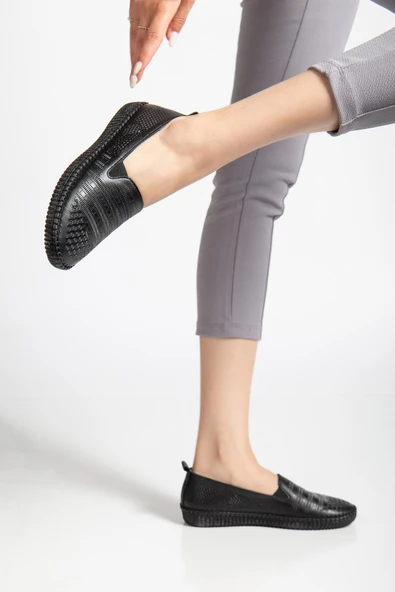 Hakiki Deri Ortopedik Kadın Günlük Ayakkabı Siyah Bağsız Lazer Baskılı - Resim 2