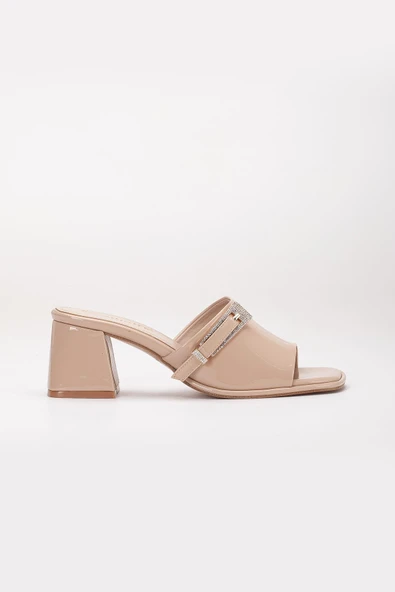 Büyük Beden Kadın Topuklu Terlik Nude Rugan Yüzlü Taşlı Tokalı - Resim 3