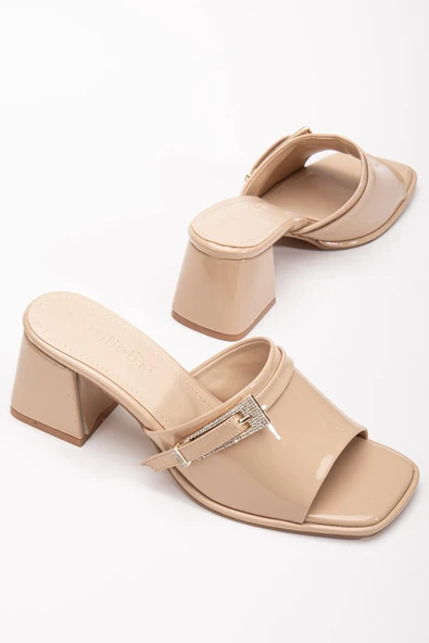 Büyük Beden Kadın Topuklu Terlik Nude Rugan Yüzlü Taşlı Tokalı ürün görseli