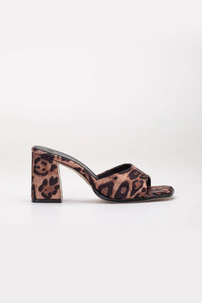 Büyük Beden Kadın Topuklu Terlik Leopar Saten İnce Bantlı - Resim 3