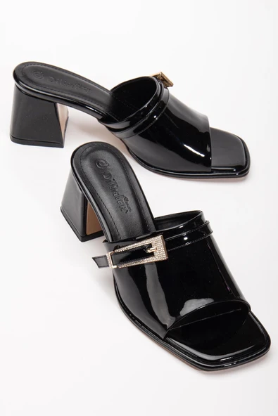 Büyük Beden Kadın Topuklu Terlik Siyah Rugan Yüzlü Taşlı Tokalı ürün görseli