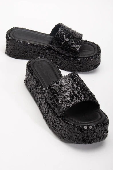 Kadın Dolgu Topuk Terlik Siyah Pullu Kalın Tek Bant Kaplama Taban ürün görseli