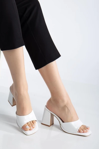 Büyük Beden Kadın Topuklu Terlik Beyaz Rugan İnce Bantlı - Resim 2