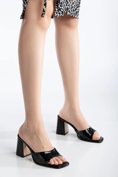 Büyük Beden Kadın Topuklu Terlik Sİyah Rugan İnce Bantlı - Resim 2