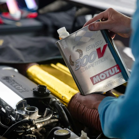 Motul 300V Competition 15W50 2 Litre Motor Yagi - 2