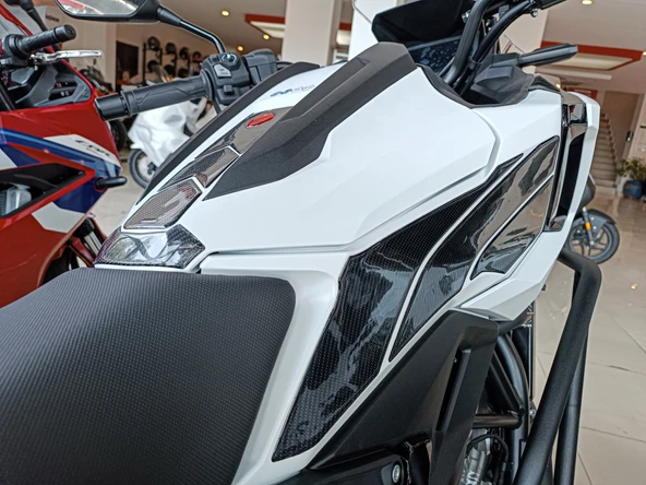 Honda NC750 2024-2025 ile Uyumlu Kaydırmaz 6D Karbon 11 Parça Tank Pad Seti GC45 - Resim 13