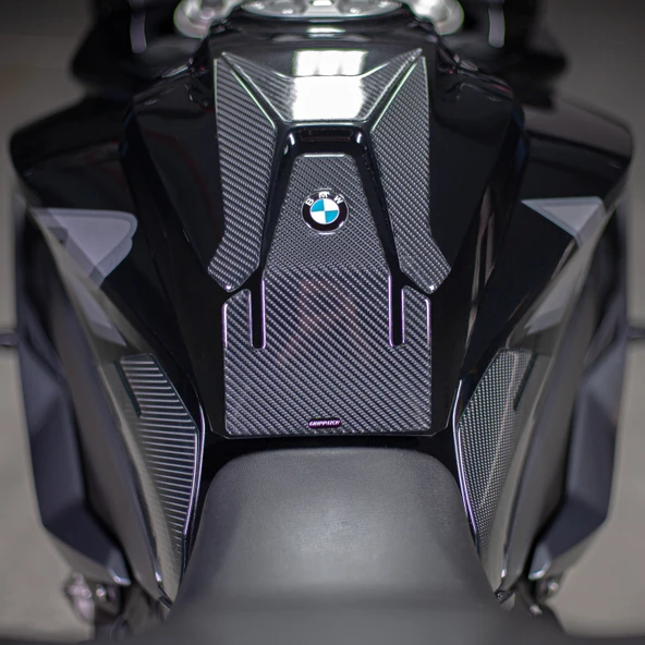 BMW S1000XR 2023 ile Uyumlu Kaydırmaz 6D Karbon 7 Parça Tank Pad Seti GC44 - Resim 3