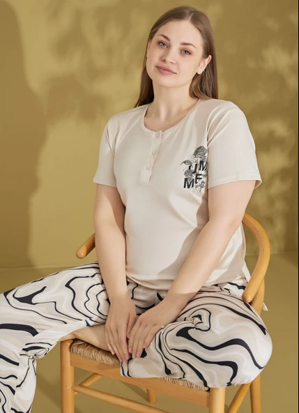 Kadın Desenli 3 Düğmeli Bisiklet Yaka Yazlık Pamuk Likra Büyük Beden Kısa Kol Pijama Takımı - 3