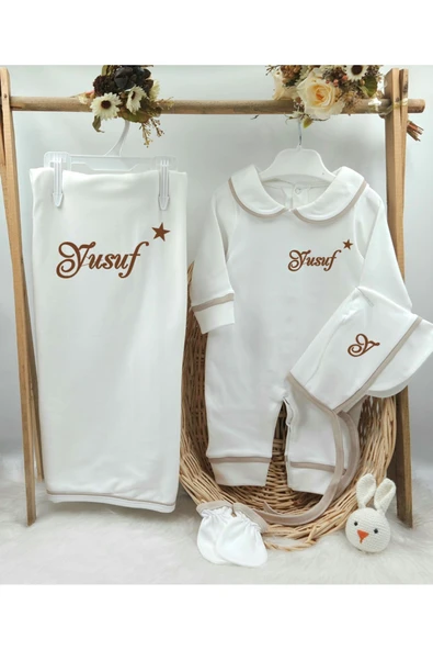 gros shop Biyeli 4'lü %100 Pamuklu Beyaz Hastane Çıkış Seti ve Battaniyesi (KİŞİYE ÖZGÜ İSİMLİ NAKIŞ DESENLİ) ürün görseli