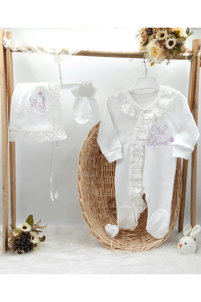 gros shop Yeni Doğan %100 Pamuk Dantelli Hastene Çıkış Tulum Seti (KİŞİYE ÖZGÜ İSİMLİ NAKIŞ DESENLİ) ürün görseli