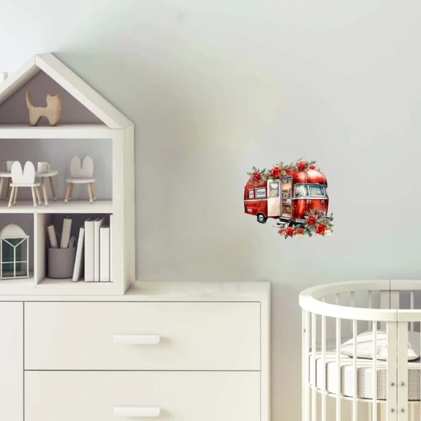 Kırmızı Güllerle Çevrili Vintage Karavan Duvar Çıkartması