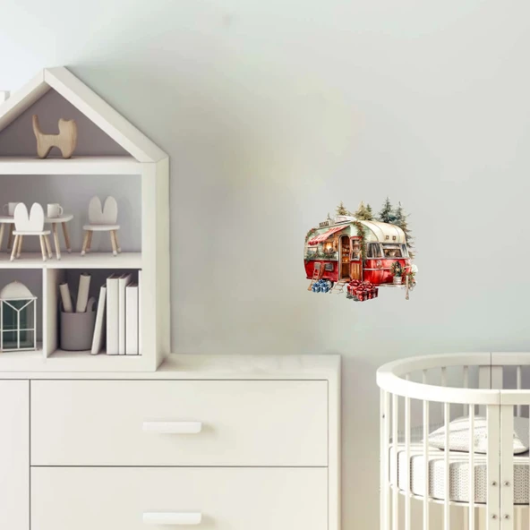Hediyeler ve Noel Ağaçları ile Kırmızı Karavan Duvar Çıkartması ürün görseli 1