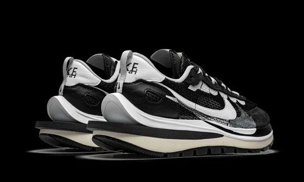 Nike Vaporwaffle sacai Black White - 3