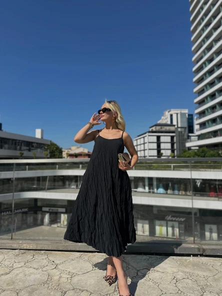 Kadın Kırışık Desenli Askılı Elbise Siyah