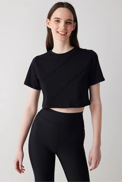 Penti Siyah Kısa Kollu Dikiş Detaylı Crop Tişört
