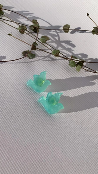 Su Yeşili Renkli Güvercin Şekil Gold Aksesuarlı Epoksi Küpe El Yapımı Hediyelik - Resim 5