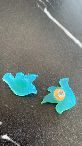 Su Yeşili Renkli Güvercin Şekil Gold Aksesuarlı Epoksi Küpe El Yapımı Hediyelik - Resim 2