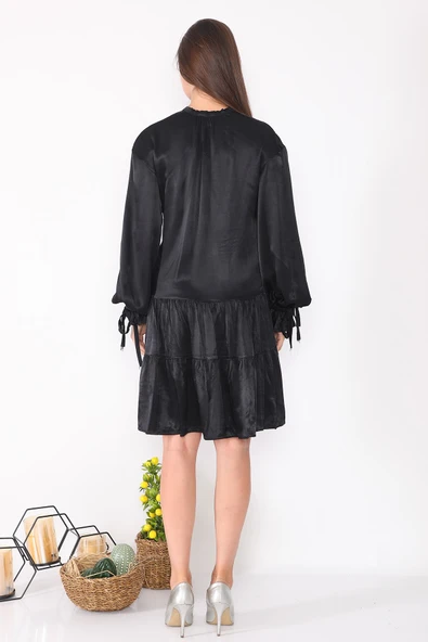 Siyah Uzun Kollu Farbalı Saten Elbise - 6