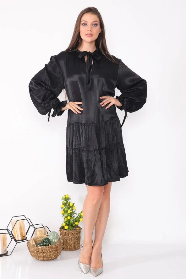 Siyah Uzun Kollu Farbalı Saten Elbise - 2