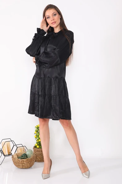 Siyah Uzun Kollu Farbalı Saten Elbise - 3